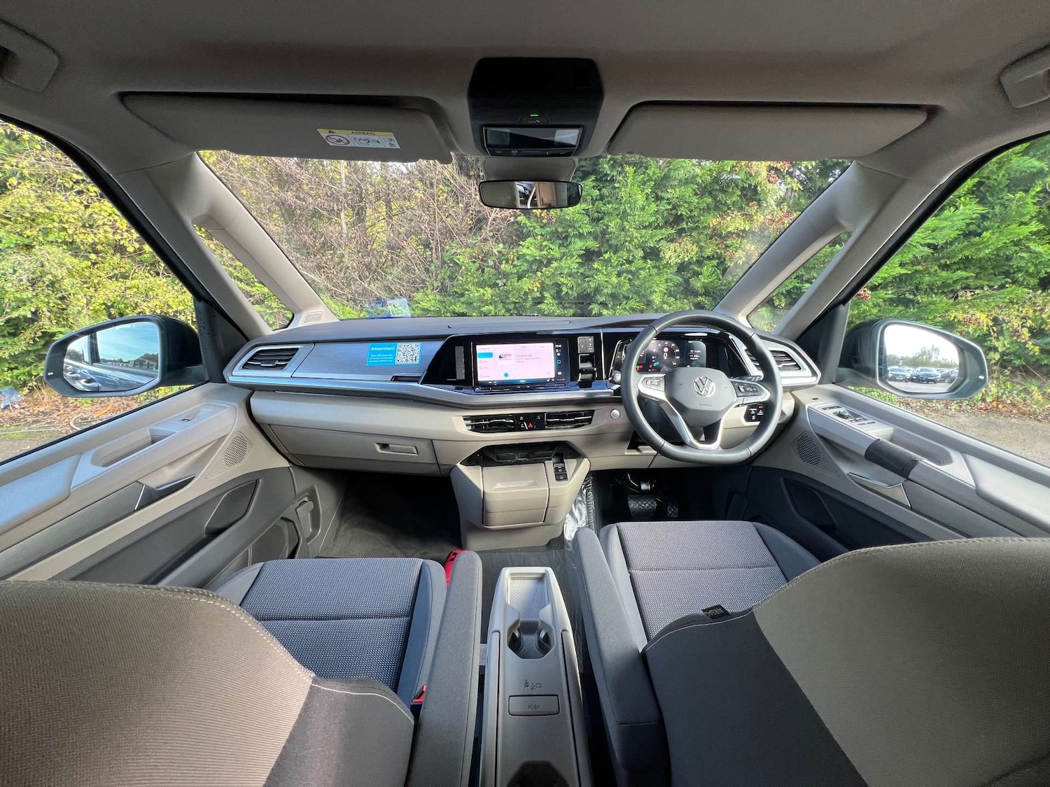 Used Volkswagen Multivan 2025 for sale - 76776854: Photo 2