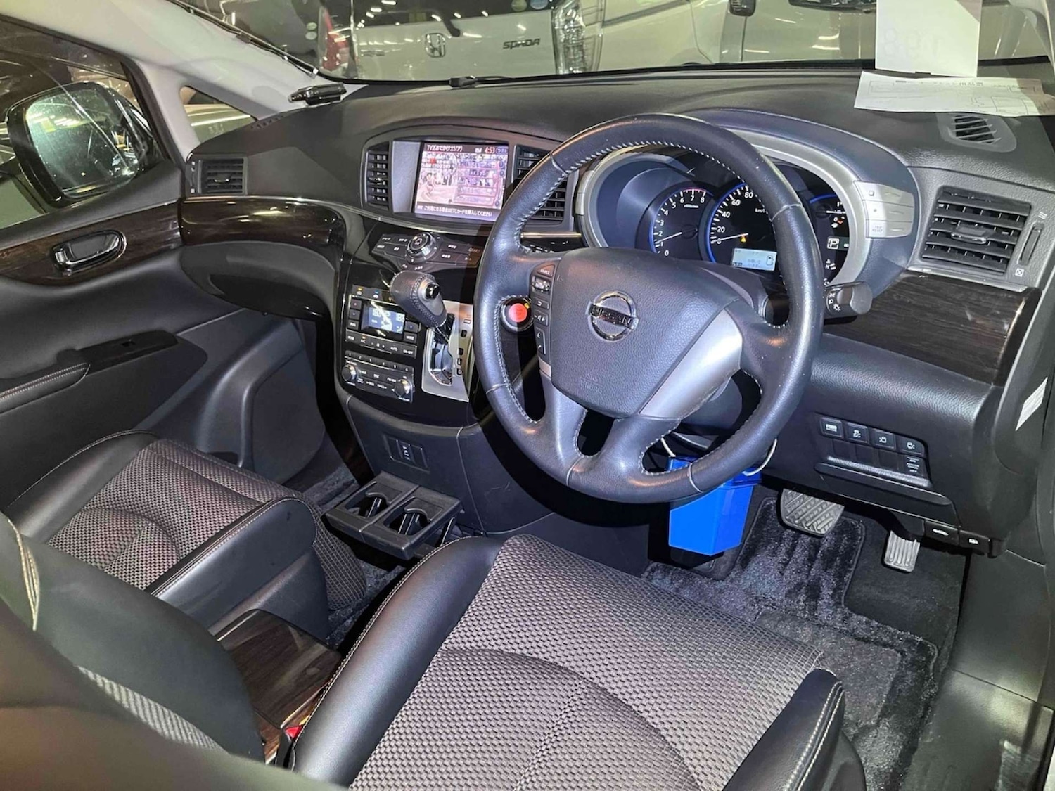 Used Nissan Elgrand 2013 for sale - 76961756: Photo 12