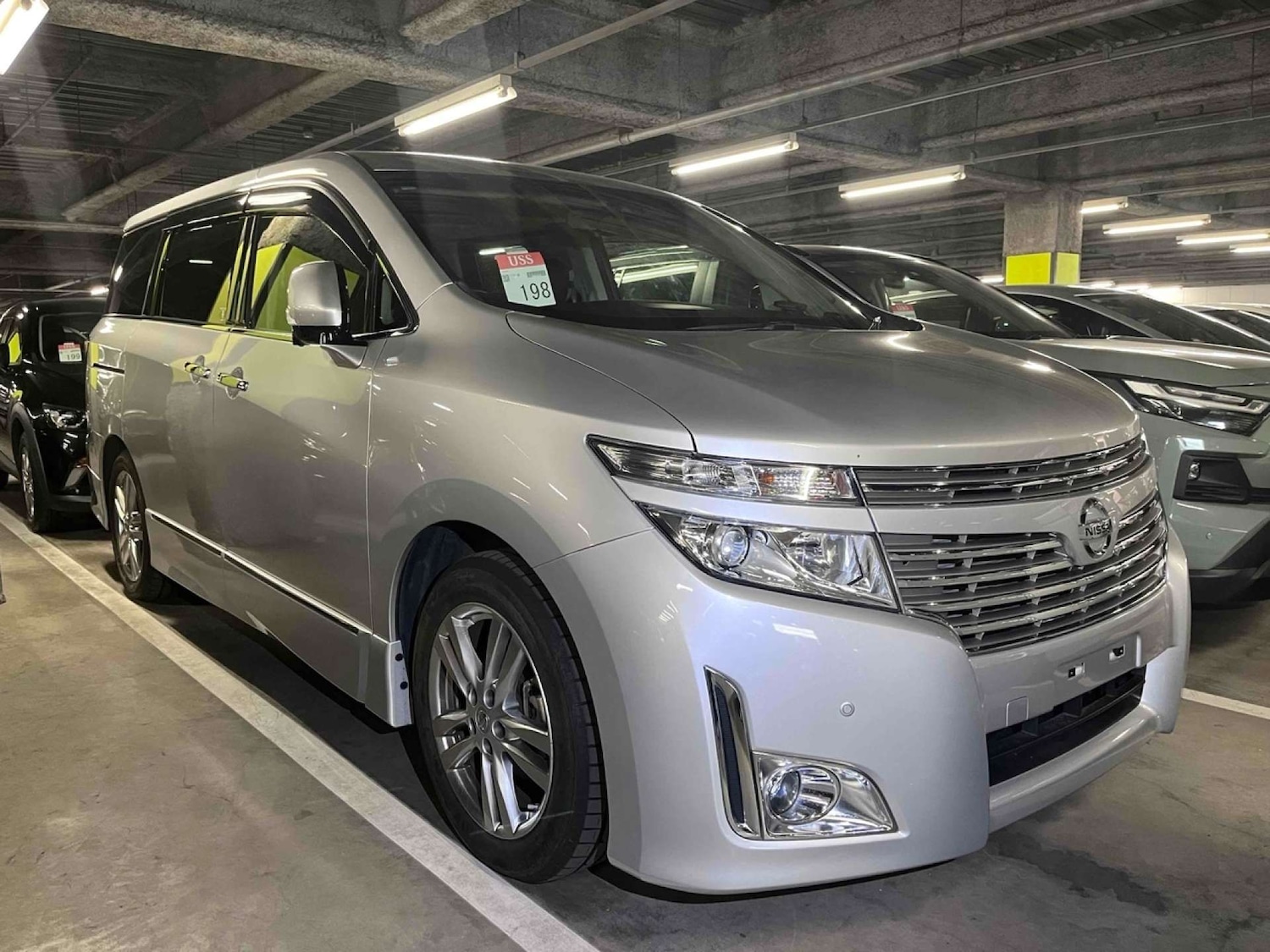Used Nissan Elgrand 2013 for sale - 76961756: Photo 2