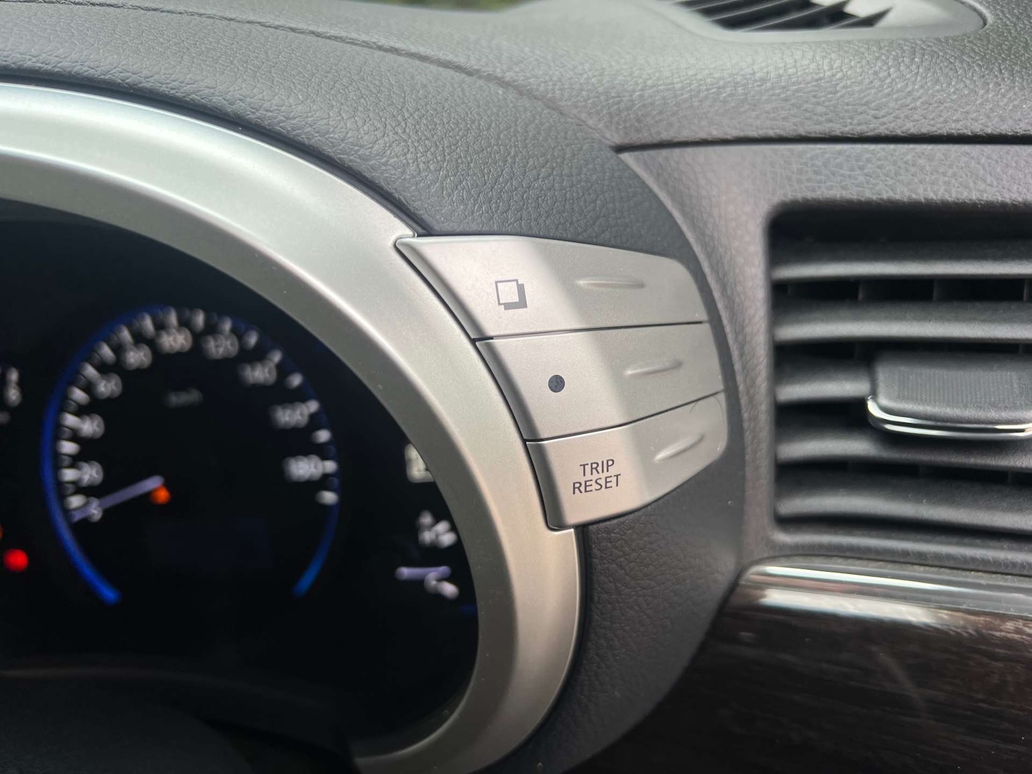 Used Nissan Elgrand 2013 for sale - 76961756: Photo 34