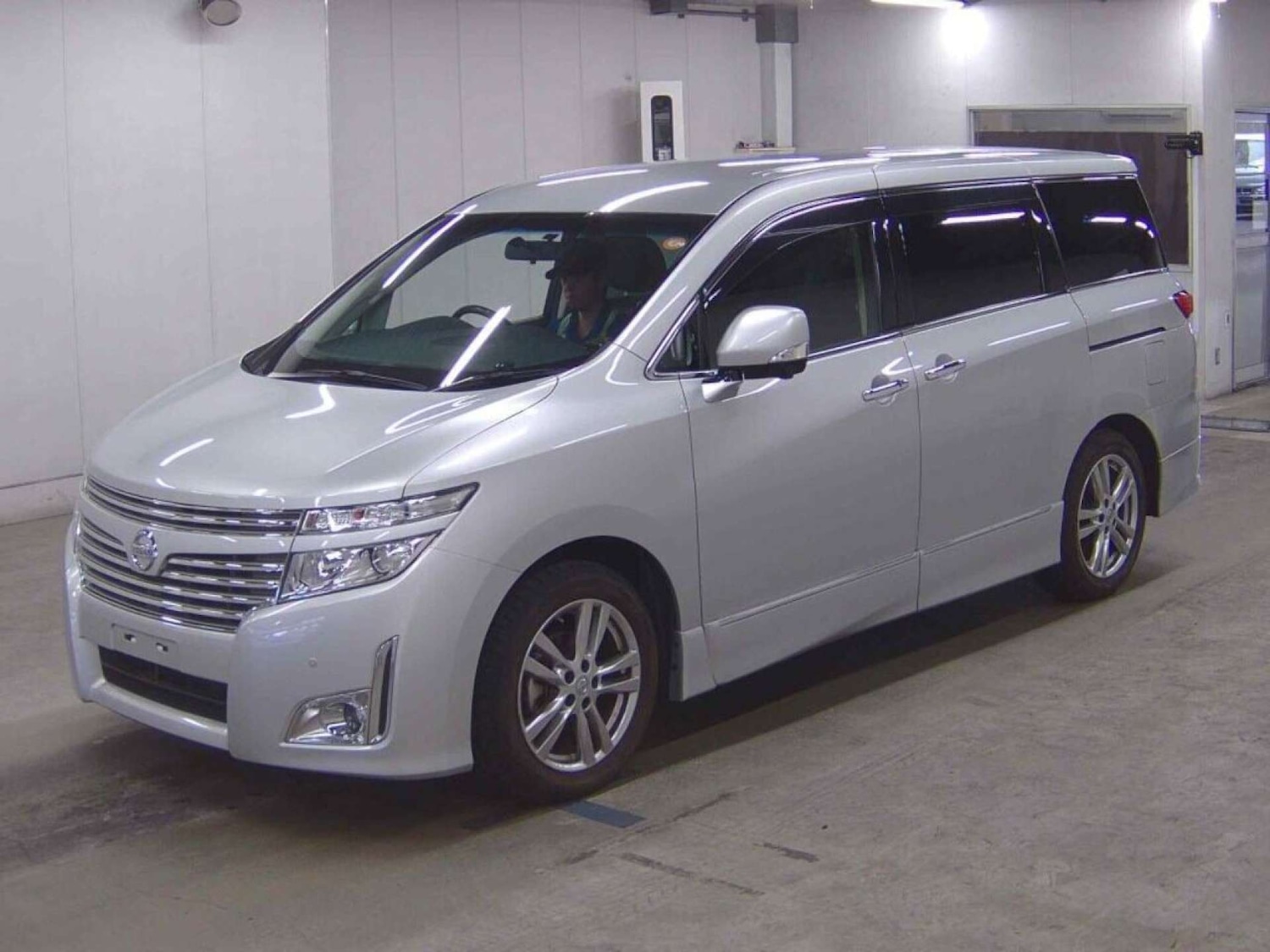 Used Nissan Elgrand 2013 for sale - 76961756: Photo 4