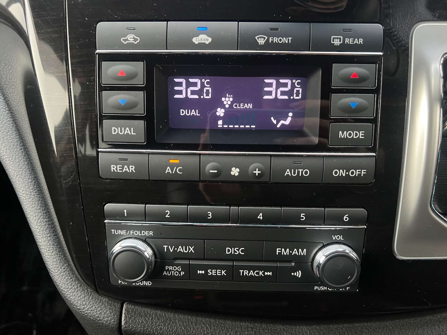 Used Nissan Elgrand 2013 for sale - 76961756: Photo 40