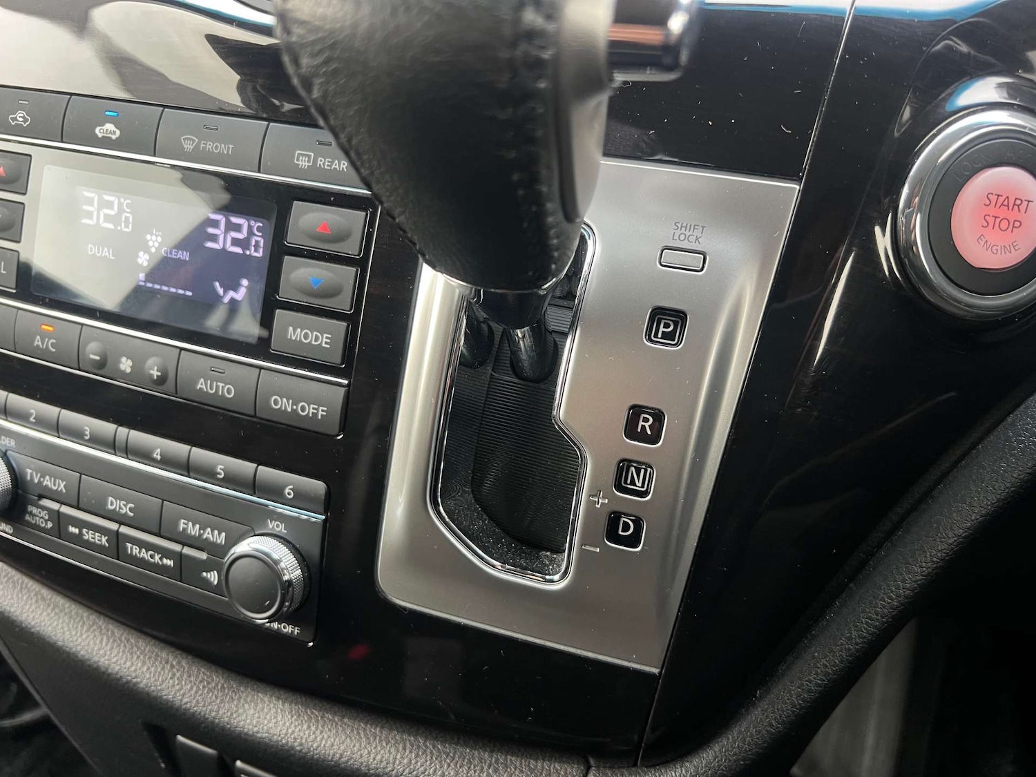 Used Nissan Elgrand 2013 for sale - 76961756: Photo 41