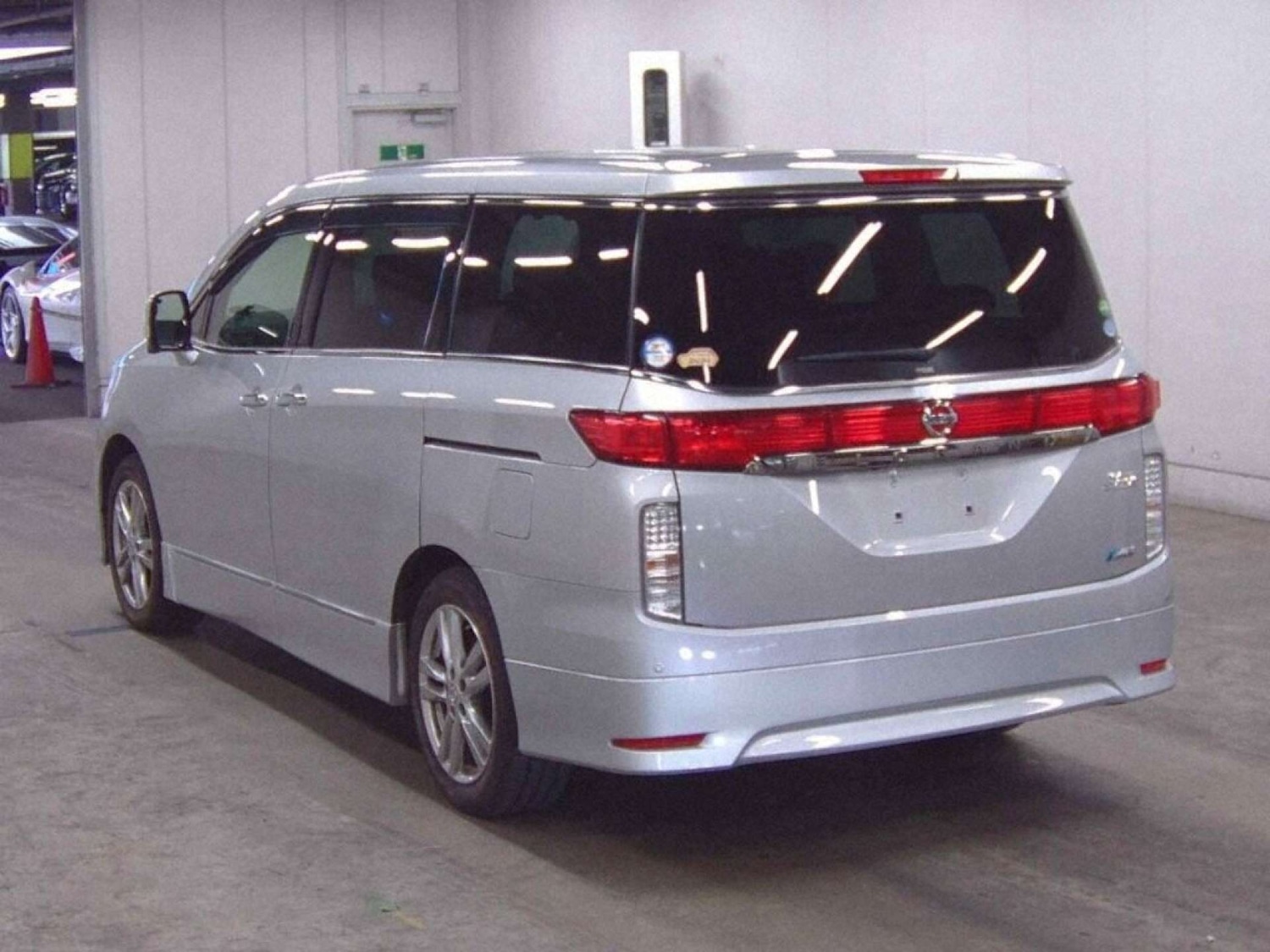 Used Nissan Elgrand 2013 for sale - 76961756: Photo 6