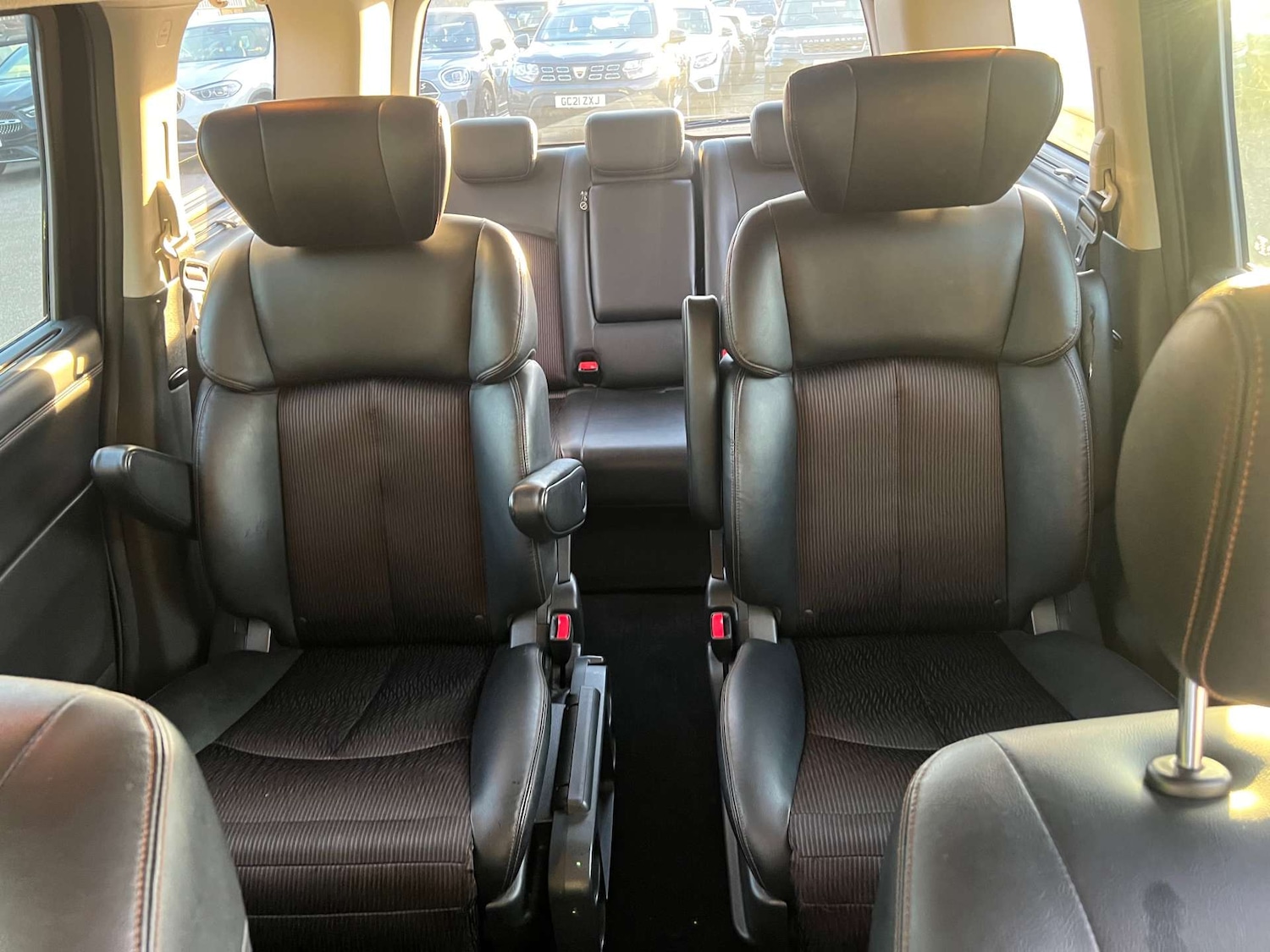 Used Nissan Elgrand 2014 for sale - 76830940: Photo 24