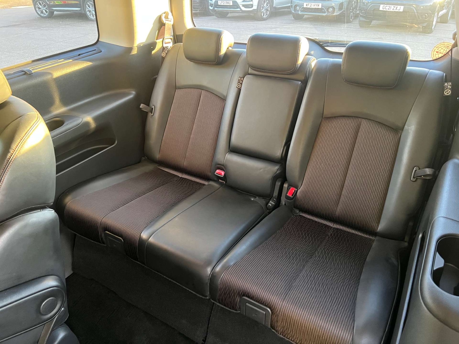 Used Nissan Elgrand 2014 for sale - 76830940: Photo 29