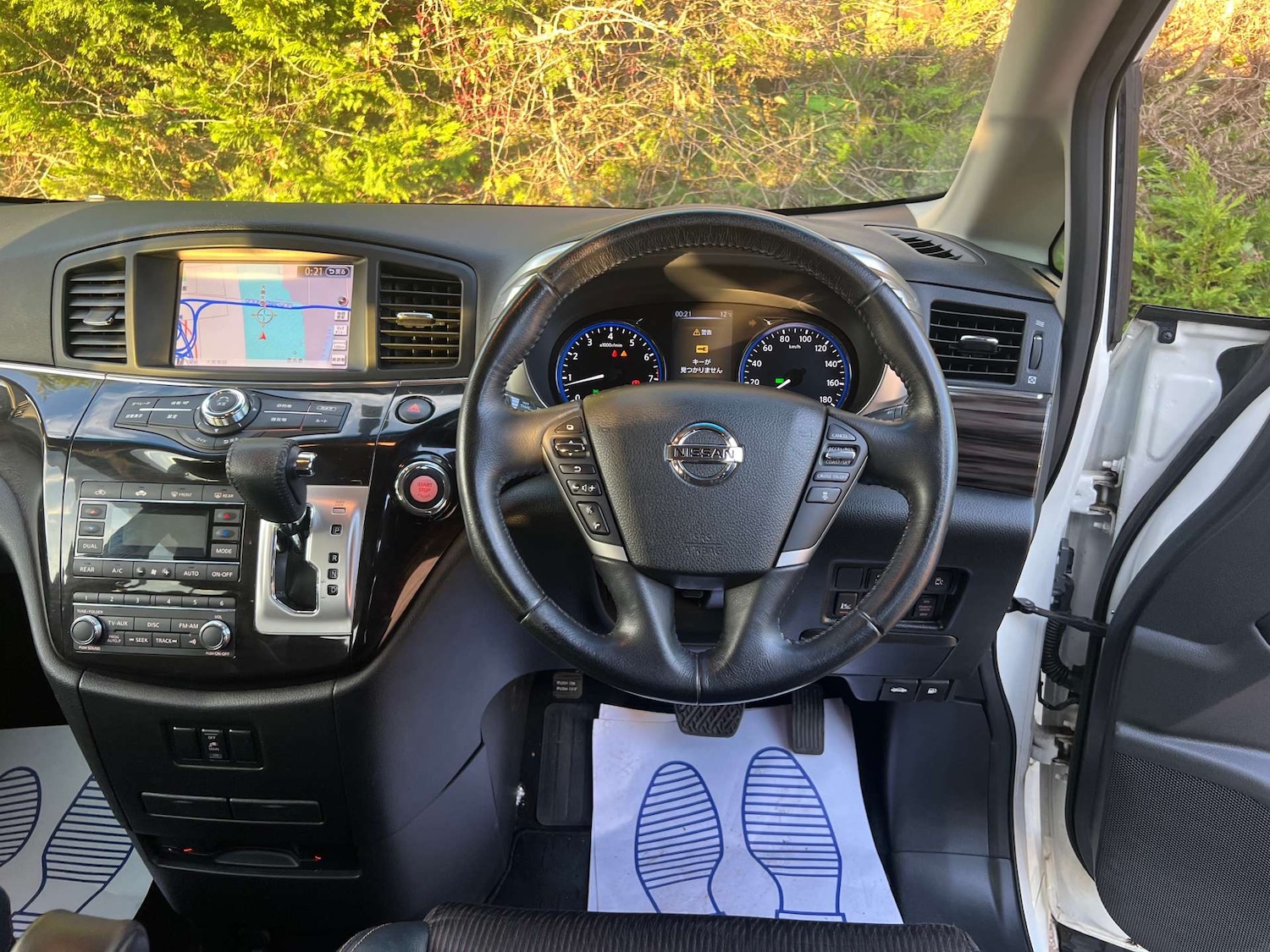 Used Nissan Elgrand 2014 for sale - 76830940: Photo 32