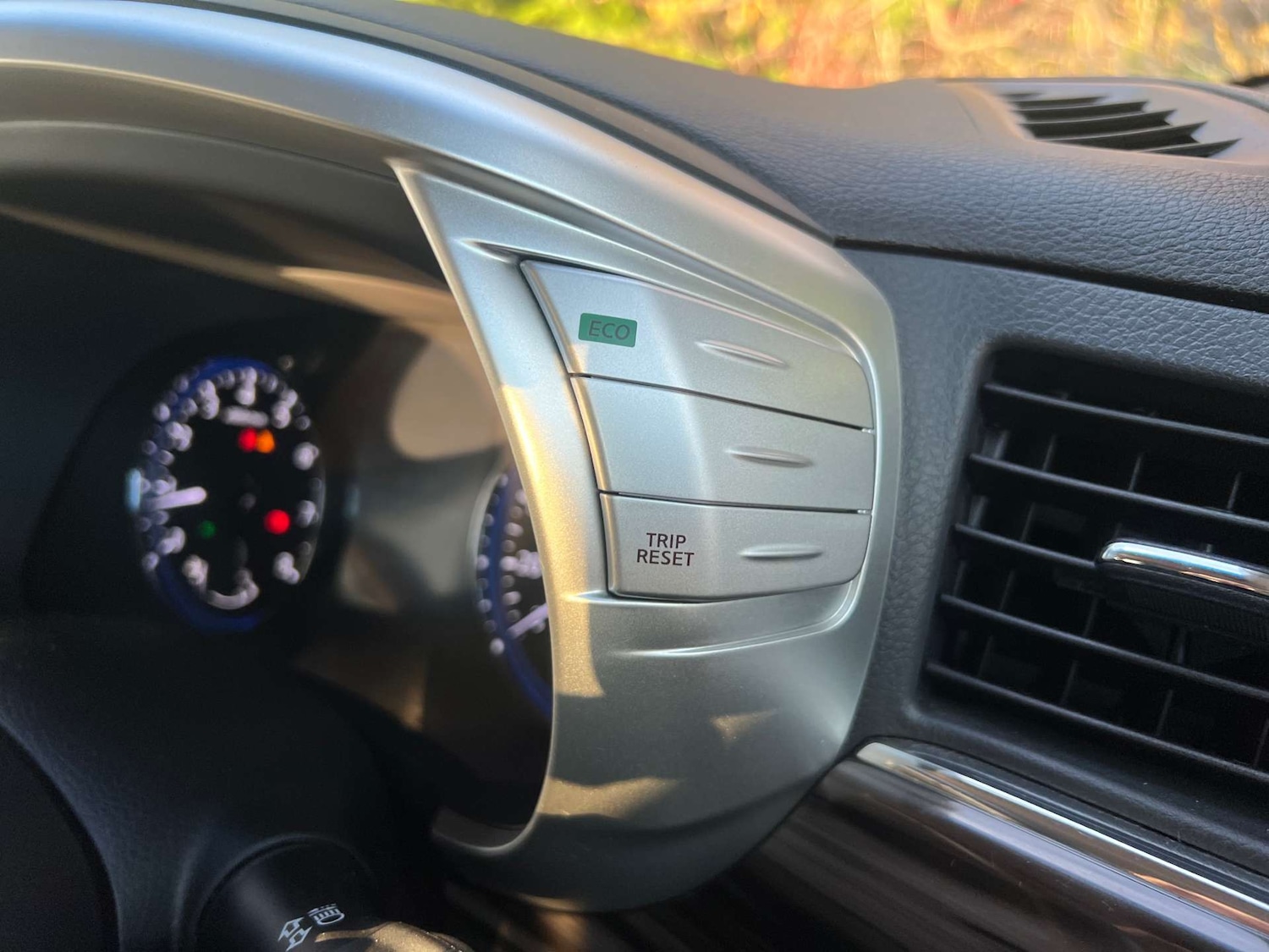 Used Nissan Elgrand 2014 for sale - 76830940: Photo 41