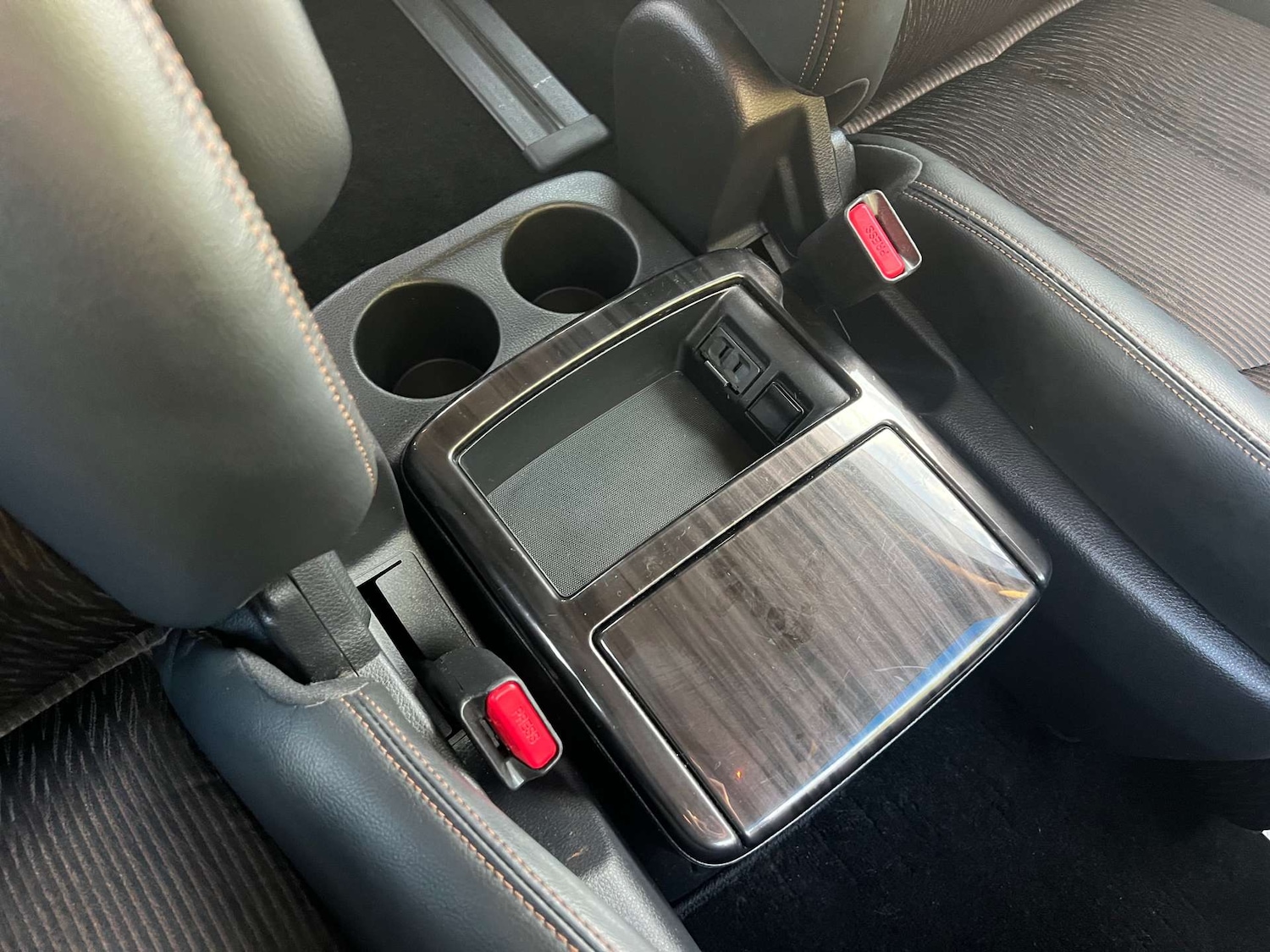 Used Nissan Elgrand 2014 for sale - 76830940: Photo 51