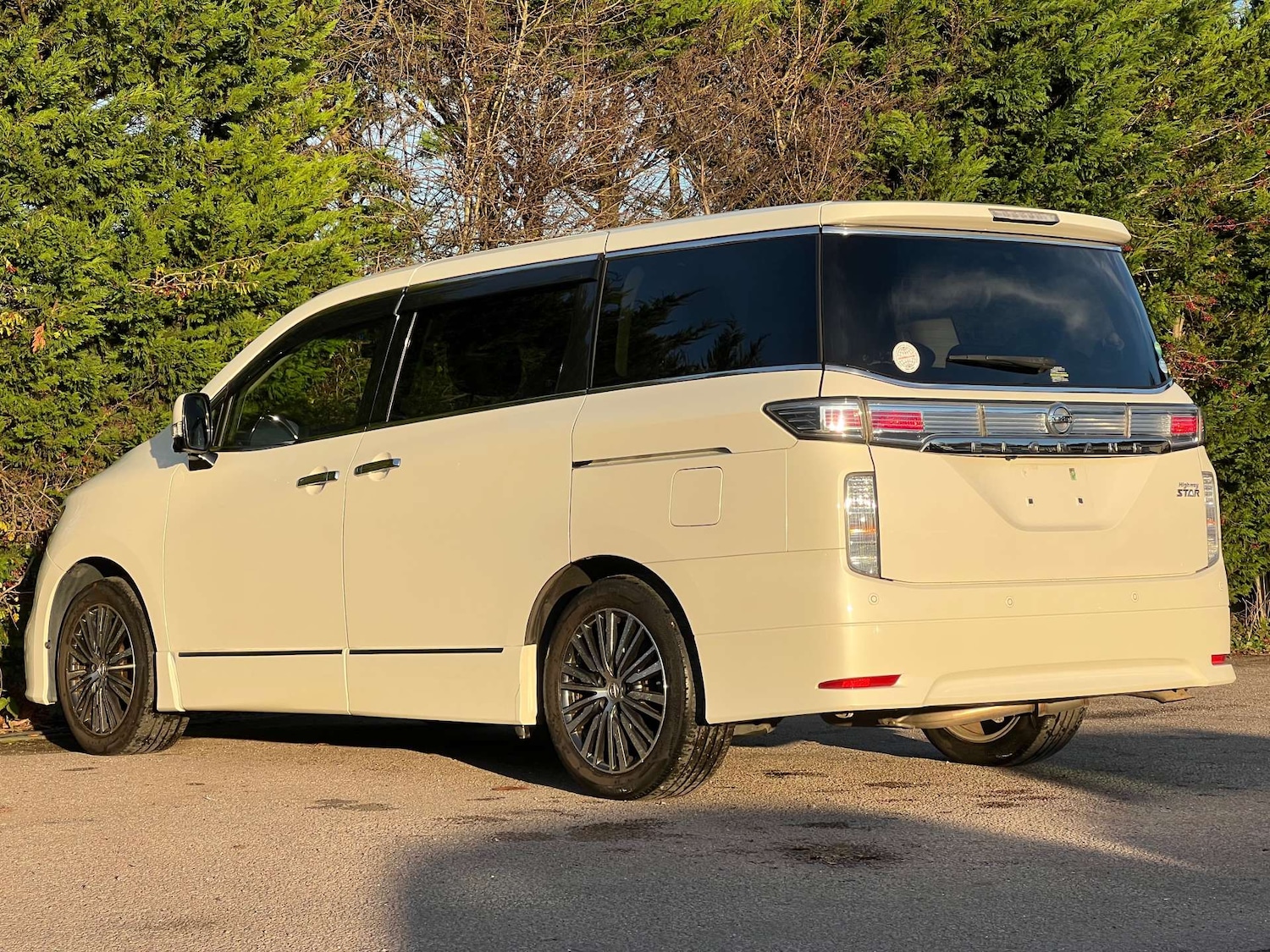 Used Nissan Elgrand 2014 for sale - 76830940: Photo 8