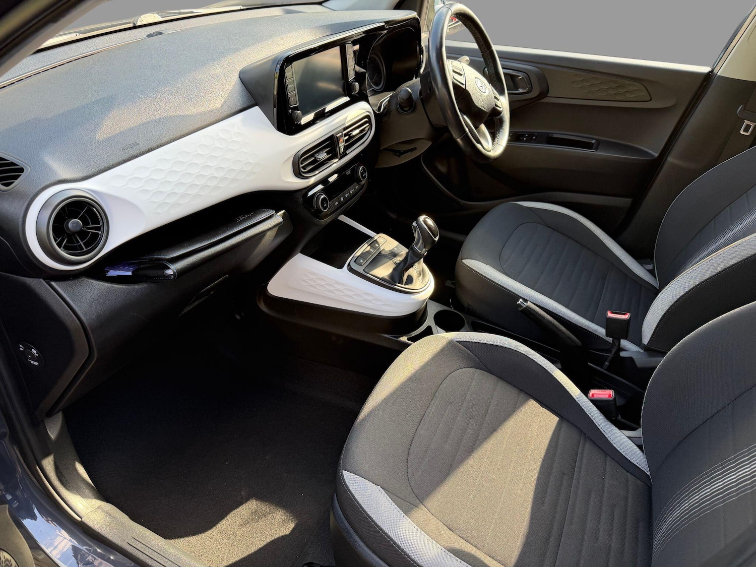 Used Hyundai i10 2022 for sale - 77193150: Photo 34