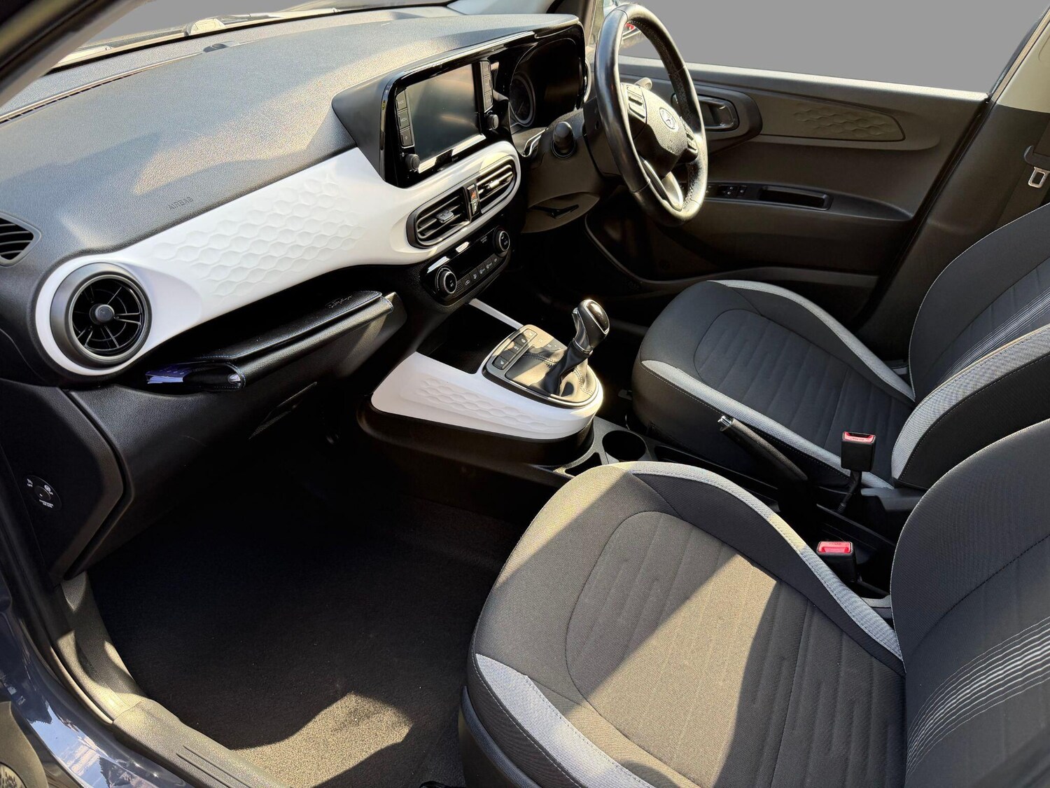 Used Hyundai i10 for sale - 77496024: Photo 34