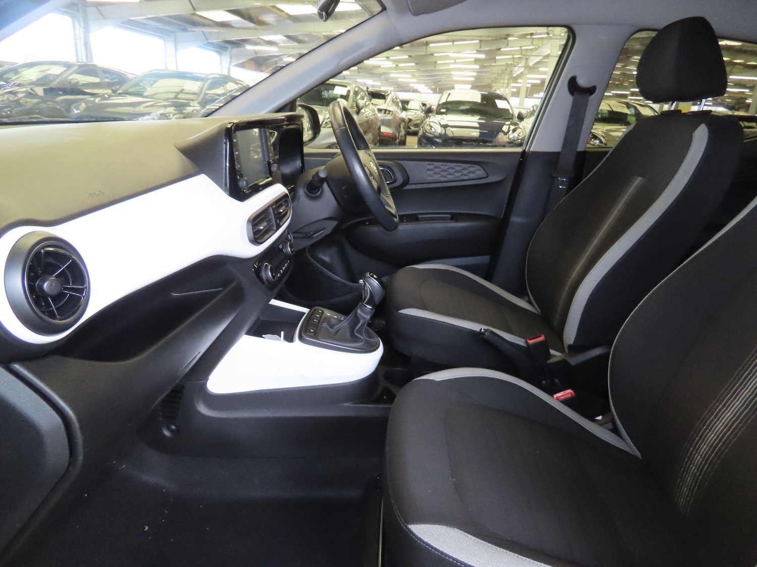 Used Hyundai i10 2023 for sale - 77784021: Photo 11