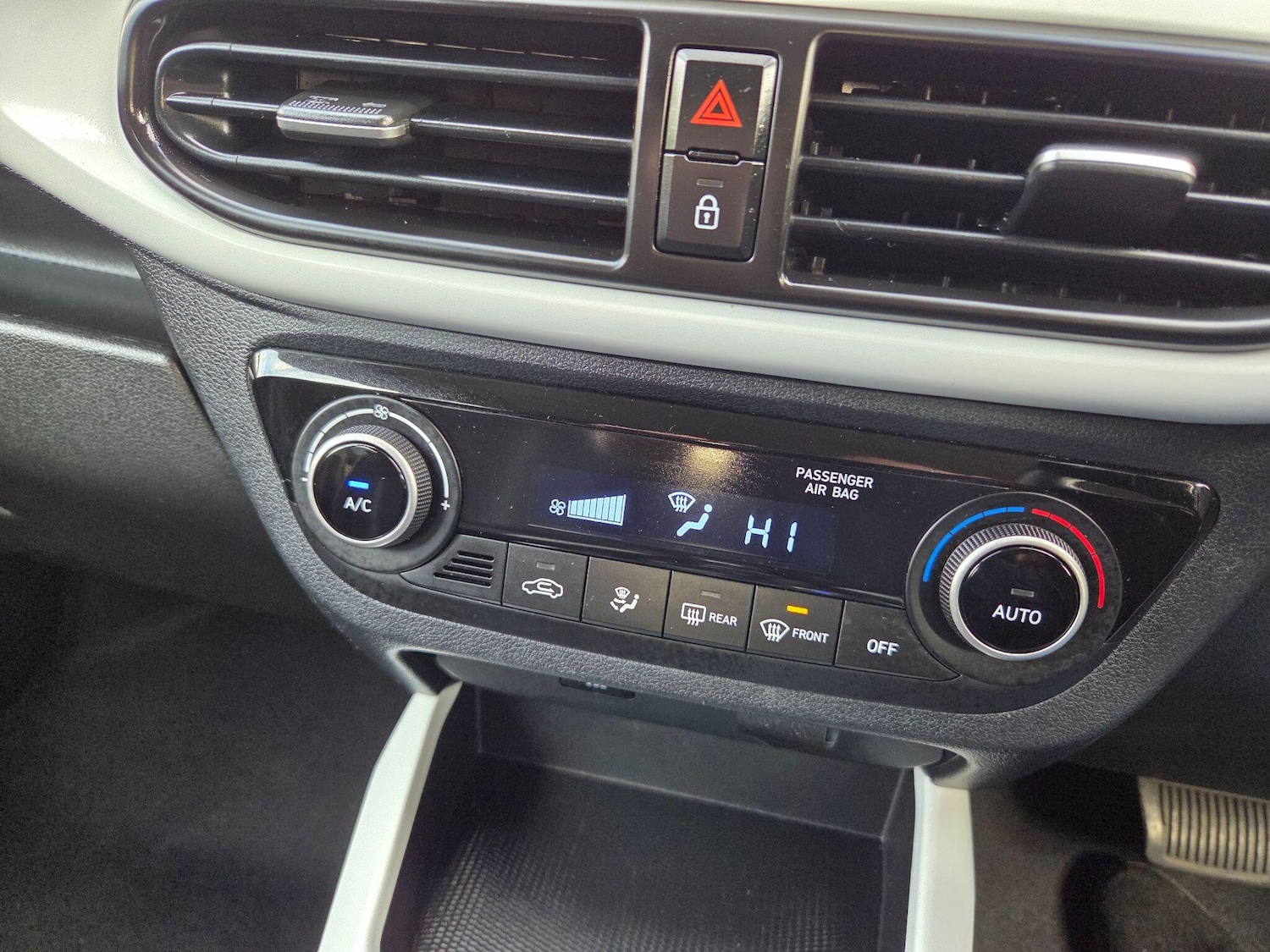 Used Hyundai i10 2022 for sale - 77193128: Photo 12