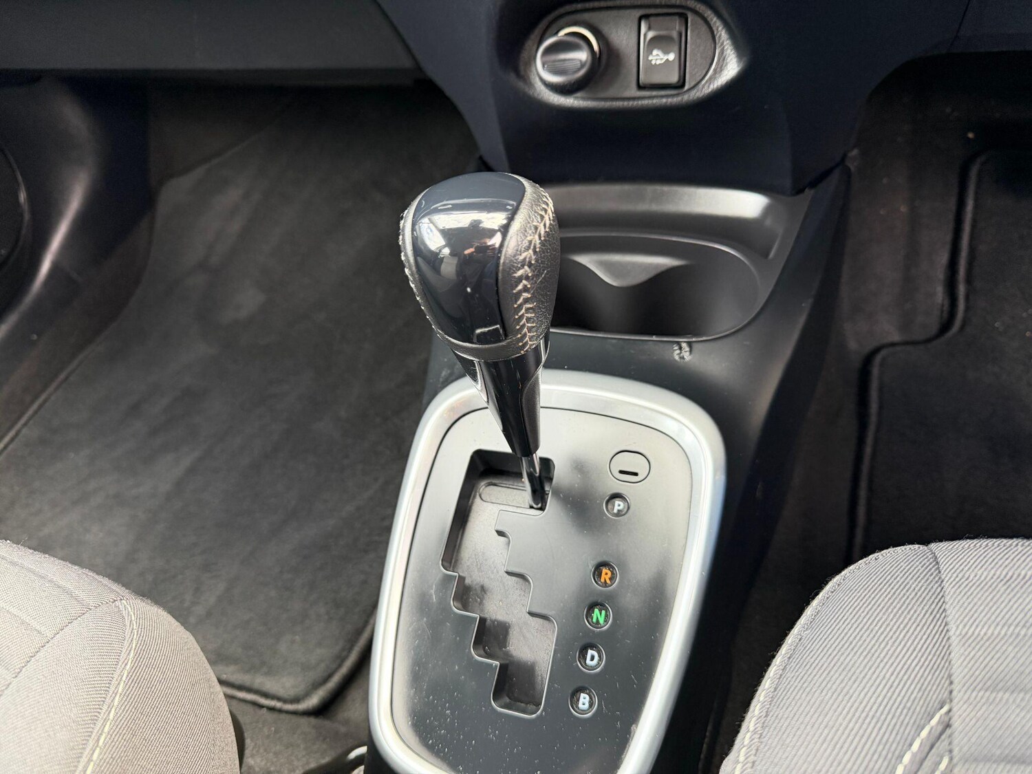 Used Toyota Yaris for sale - 77496035: Photo 10