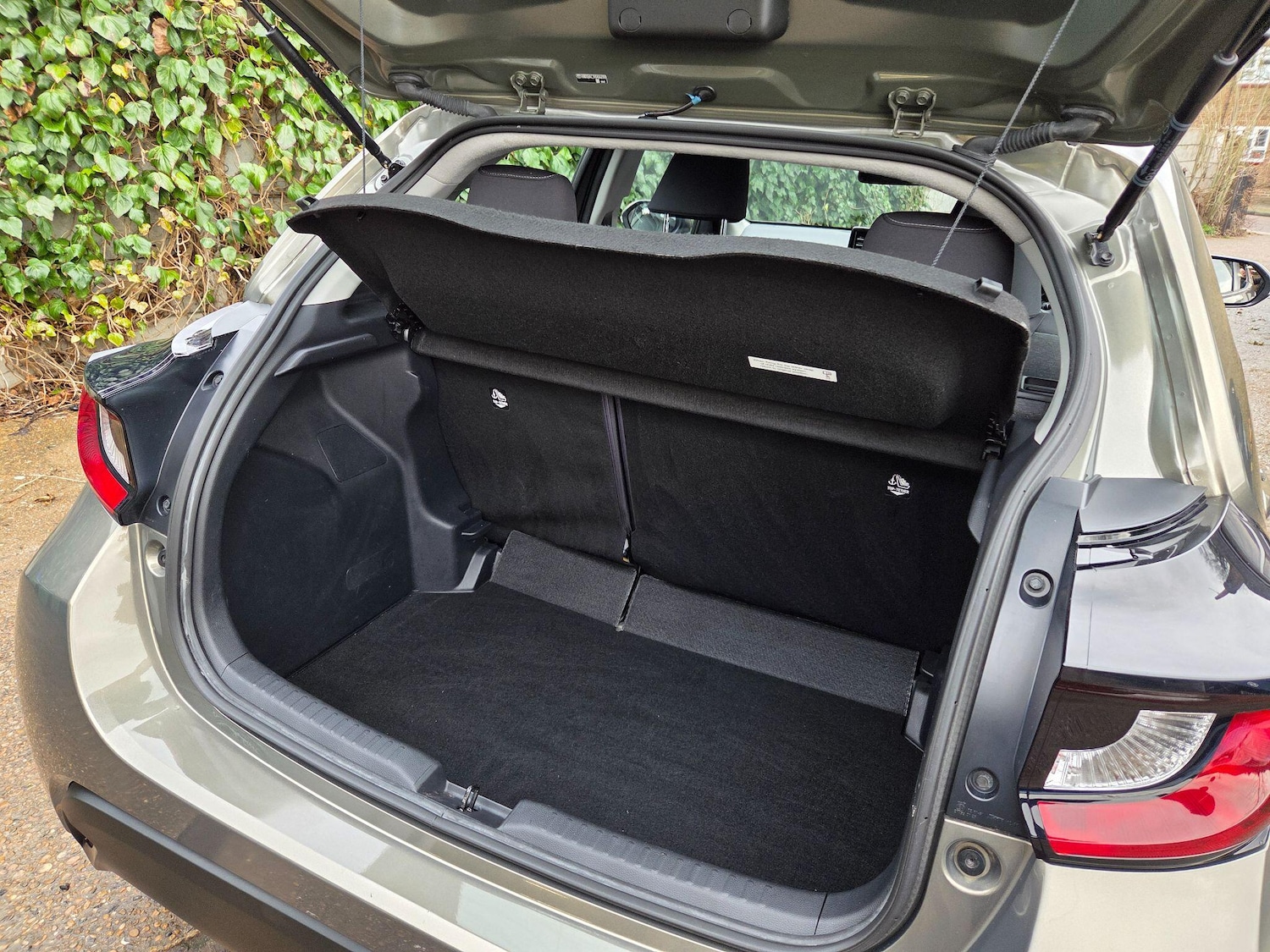 Used Toyota Yaris 2020 for sale - 77254576: Photo 20