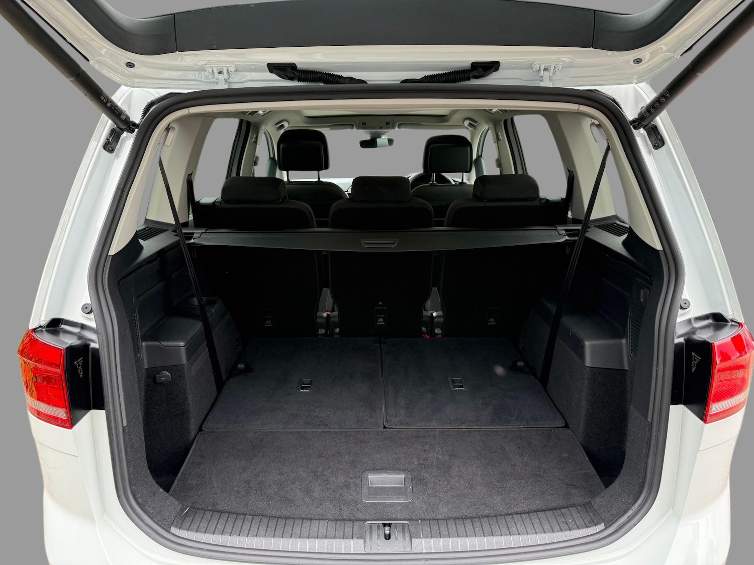 Used Volkswagen Touran 2024 for sale - 77193139: Photo 35