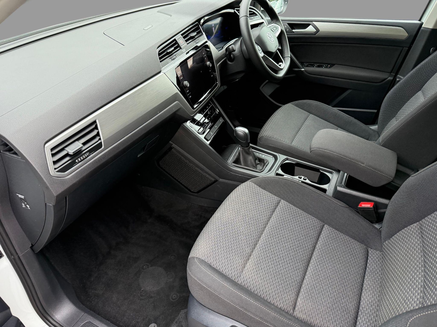 Used Volkswagen Touran 2024 for sale - 77193139: Photo 40