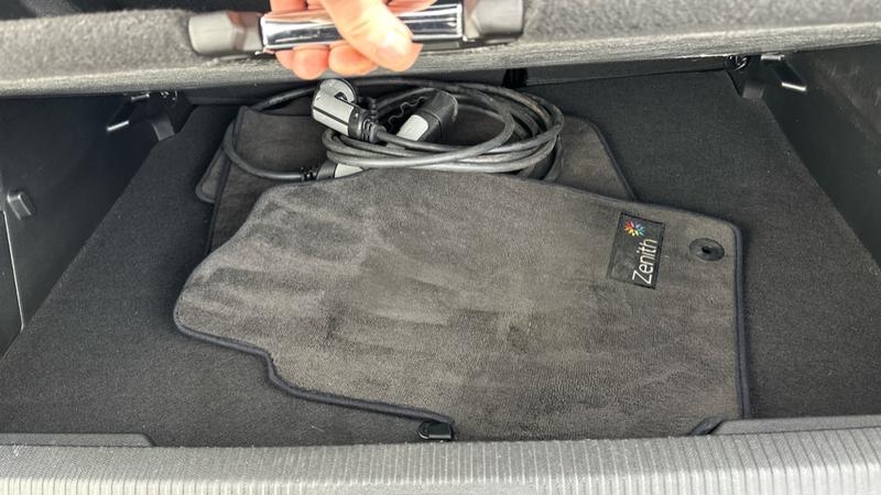 Used Peugeot E-2008 2021 for sale - 77641406: Photo 50