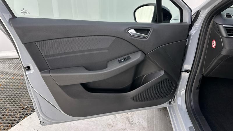 Used Renault Clio 2025 for sale - 76797122: Photo 29