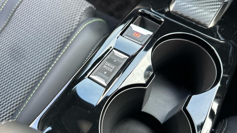 Used Peugeot E-2008 2024 for sale - 76162038: Photo 58