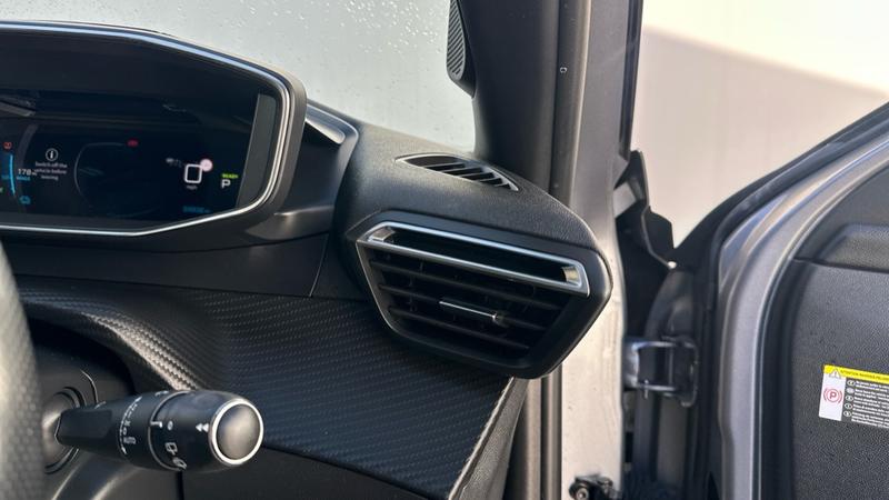 Used Peugeot E-2008 2022 for sale - 78073751: Photo 59