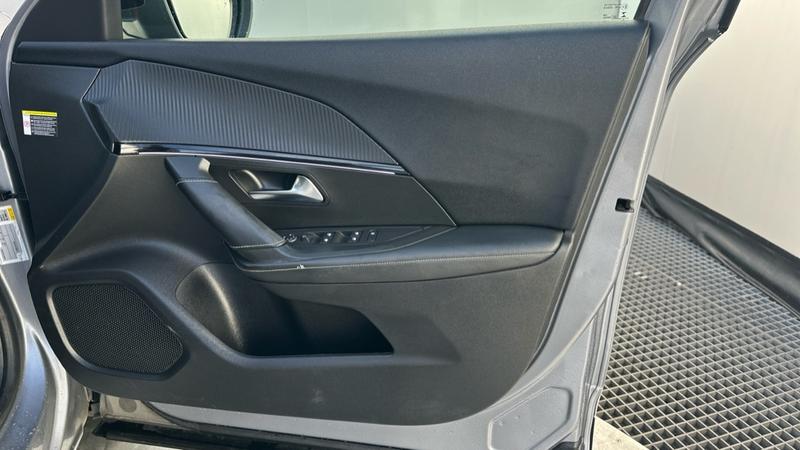 Used Peugeot E-2008 2022 for sale - 78073751: Photo 60