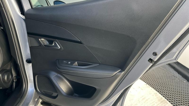 Used Peugeot E-2008 2022 for sale - 78073751: Photo 61