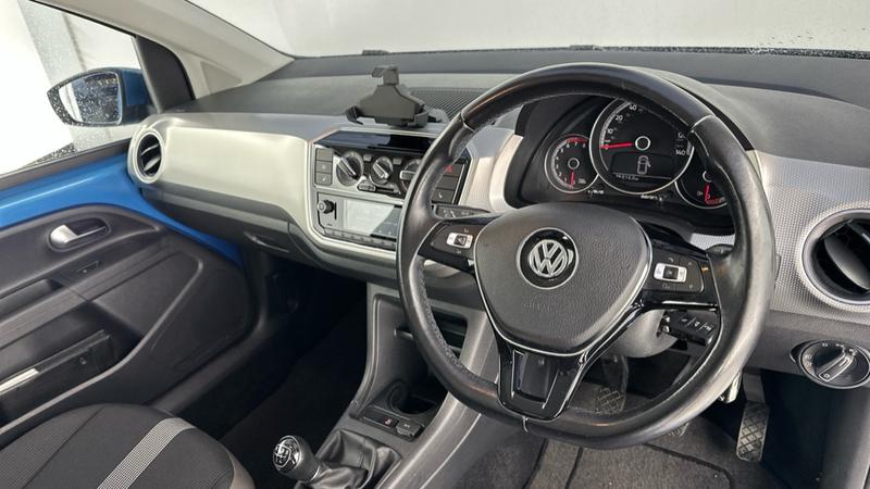 Used Volkswagen up! 2017 for sale - 77301085: Photo 2
