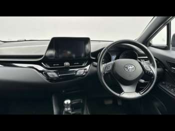 Used Toyota C-HR 2019 for sale - 74807811: Photo