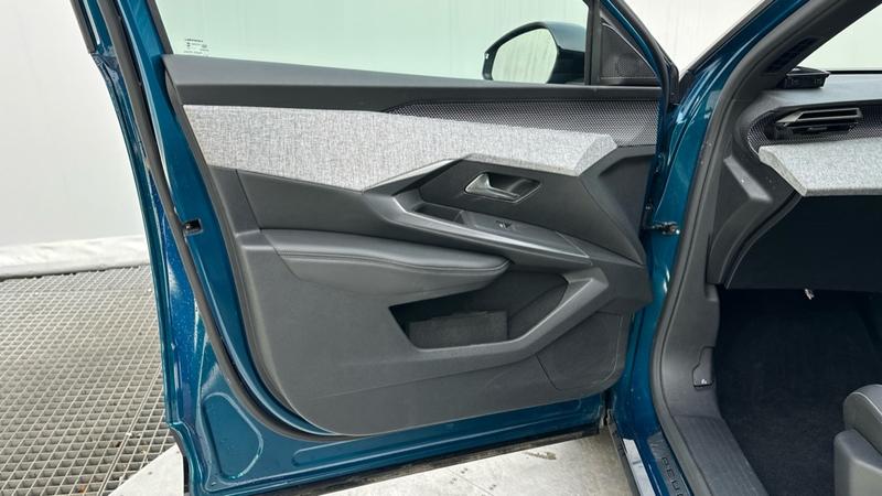 Used Peugeot E-3008 2024 for sale - 77186901: Photo 41