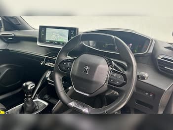 Used Peugeot 2008 2023 for sale - 79670903: Photo