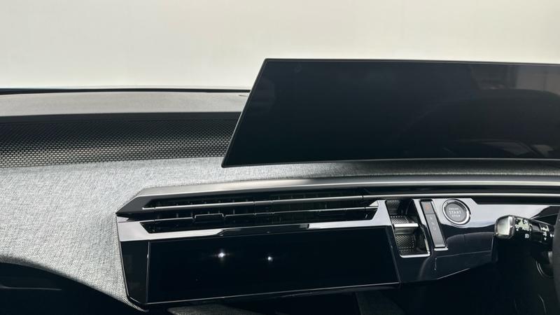 Used Peugeot E-3008 2024 for sale - 76117521: Photo 12