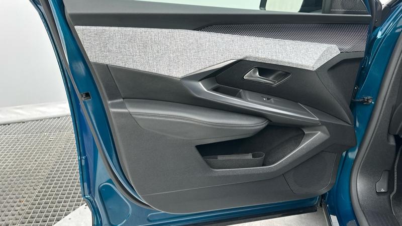 Used Peugeot E-3008 2024 for sale - 76117521: Photo 25