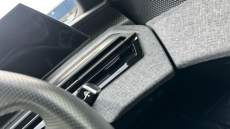 Used Peugeot E-3008 2024 for sale - 76117521: Photo 42