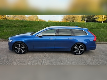 2017 - 2.0 D4 R DESIGN 5dr Geartronic