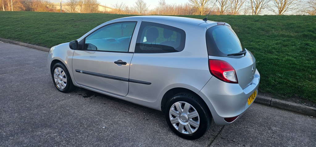 Used Renault Clio 2010 for sale - 77010643: Photo 2