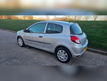 Used Renault Clio 2010 for sale - 77010643: Photo