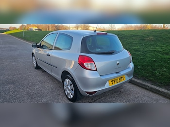 Used Renault Clio 2010 for sale - 77010643: Photo