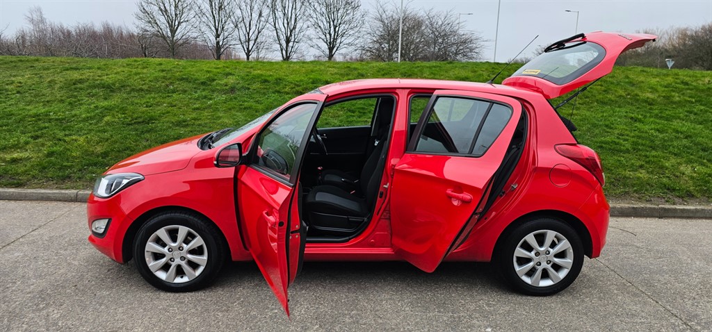 Used Hyundai i20 2014 for sale - 77326555: Photo 9