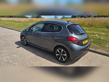 Used Peugeot 208 2017 for sale - 78963660: Photo