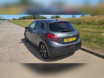 Used Peugeot 208 2017 for sale - 78963660: Photo