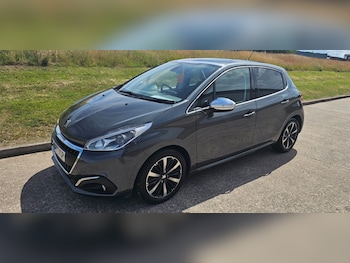 Used Peugeot 208 2017 for sale - 78963660: Photo