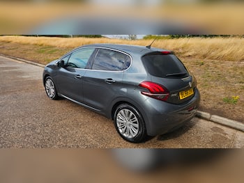 Used Peugeot 208 2016 for sale - 79567390: Photo