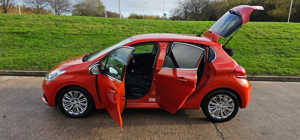 Used Peugeot 208 2017 for sale - 76628480: Photo 8