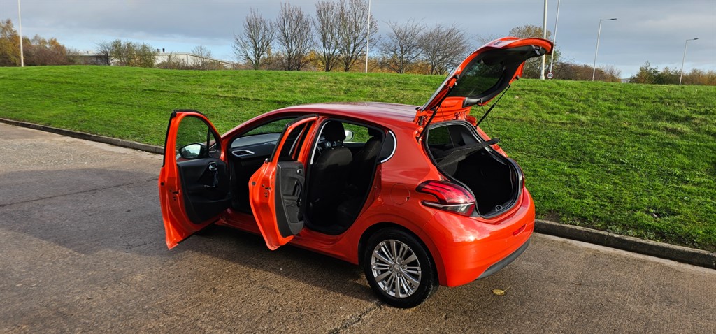 Used Peugeot 208 2017 for sale - 76628480: Photo 9