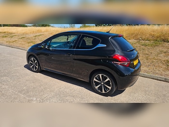 Used Peugeot 208 2015 for sale - 79375964: Photo