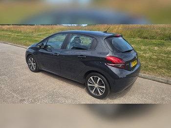 Used Peugeot 208 2016 for sale - 78862386: Photo