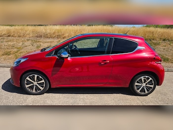 Used Peugeot 208 2016 for sale - 79375970: Photo