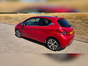 Used Peugeot 208 2016 for sale - 79375970: Photo
